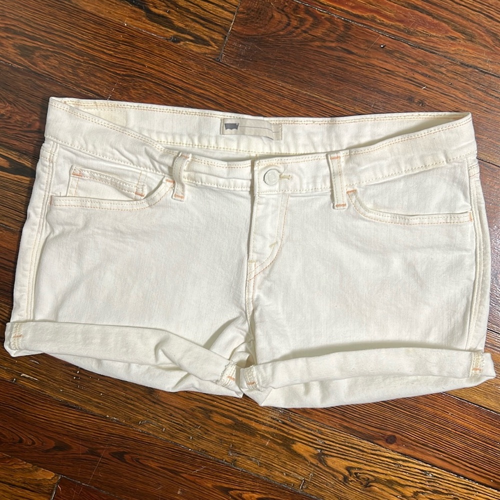 Levi’s 👖white jeans shorts • size